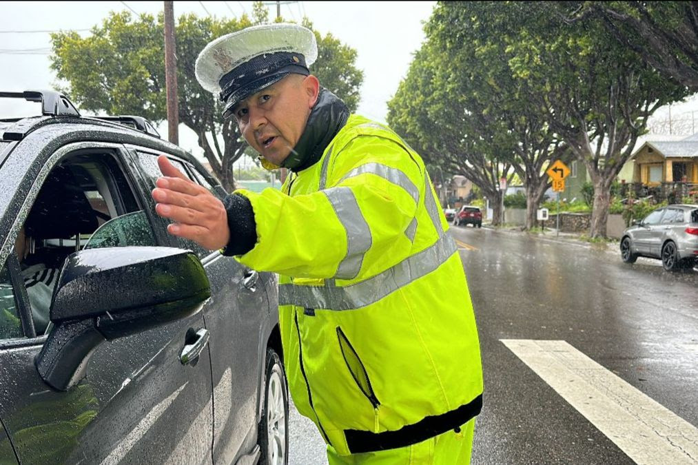 LADOT Traffic Officers Support Impacted by LAUSD School Closures