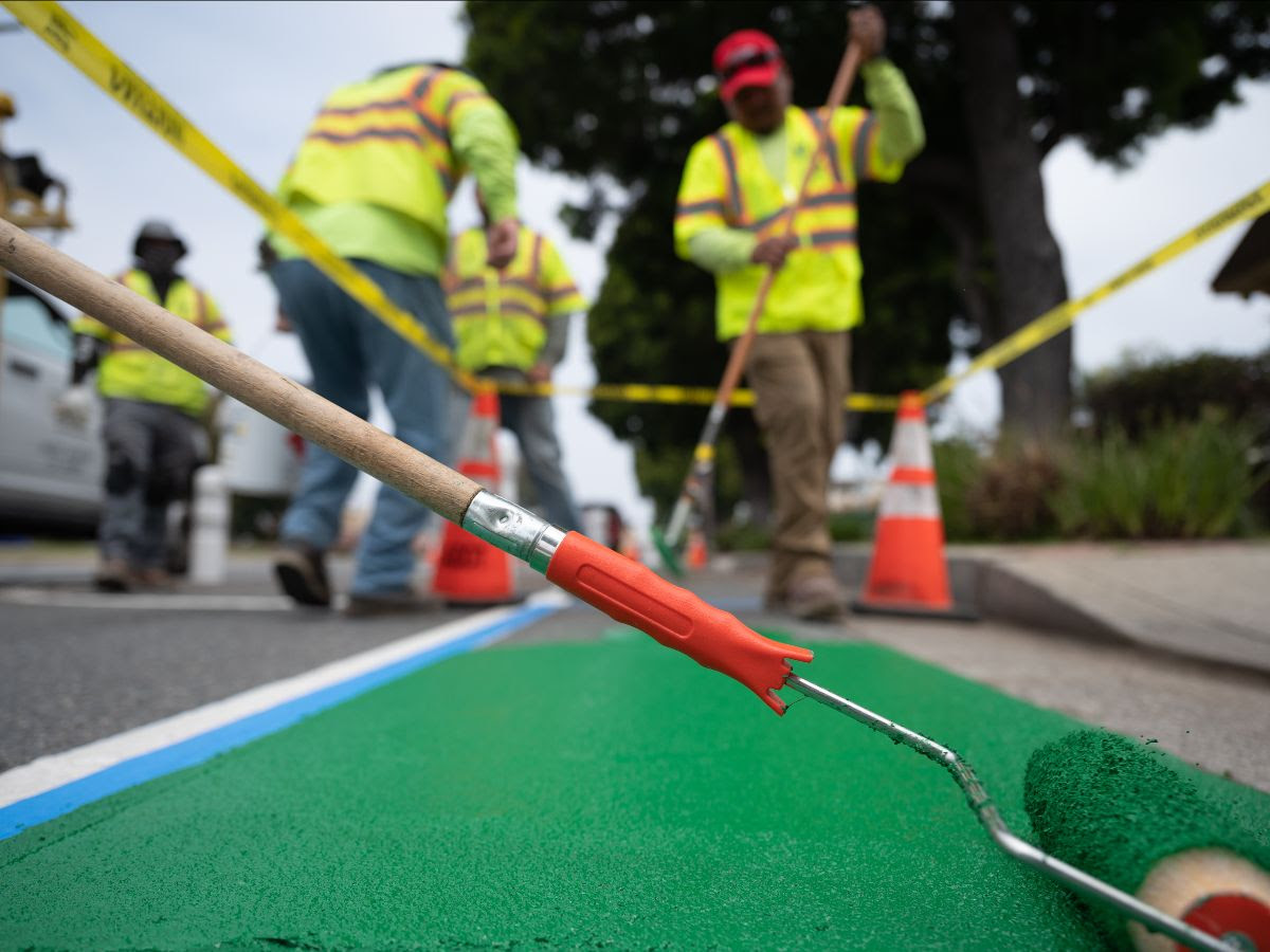 LADOT Crews Bring New Upgrades To Venice Blvd